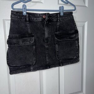 Stylish Black Mini Skirt with Pockets